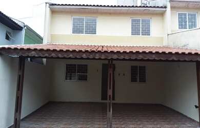 Imagem: A casa em condomínio possui 3 Dormitórios, 1 Banheiro, 2 Vagas