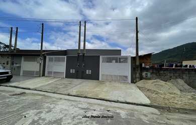 Imagem: A casa possui 2 Dormitórios, 2 Banheiros, 1 Vaga na garagem