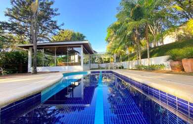 Imagem: A casa em condomínio possui 4 Dormitórios, 5 Banheiros, 4