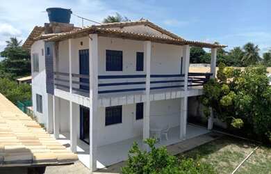 Imagem: A casa possui 5 Dormitórios, 5 Banheiros, 2 Vagas na garagem