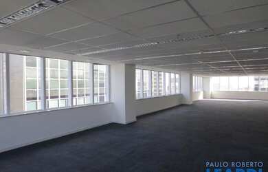 Imagem: O depósito possui 4 Vagas na garagem, 538m² de Área e está