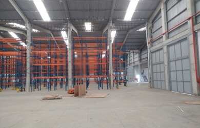 Imagem 5: Galpão 3900 metros galpão mais 600 metros escritório com porta pallets