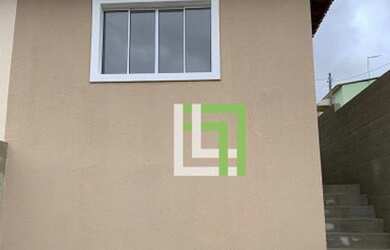 Imagem: A casa possui 2 Dormitórios, 1 Banheiro, 2 Vagas na garagem