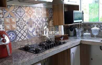 Imagem: A casa possui 4 Dormitórios, 4 Banheiros, 5 Vagas na garagem