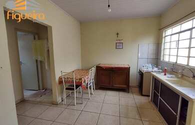 Imagem: A casa possui 2 Dormitórios, 1 Banheiro, 150m² de Área e