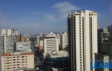 Imagem: O depósito possui 3 Vagas na garagem, 100m² de Área e está