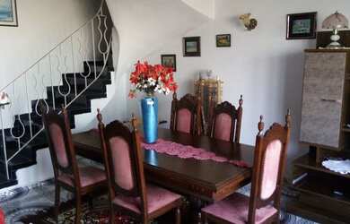 Imagem: A casa possui 3 Dormitórios, 2 Banheiros, 2 Vagas na garagem