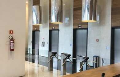 Imagem: O depósito possui 1 Vaga na garagem e 43m² de Área e está