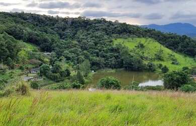 Imagem: O terreno possui 800m² de Área e está localizado em Centro