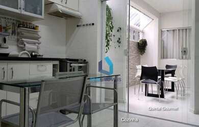 Imagem: A casa possui 4 Dormitórios, 4 Banheiros, 2 Vagas na garagem