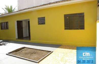 Imagem: A casa possui 3 Dormitórios, 2 Banheiros, 240m² de Área e