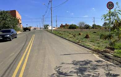 Imagem 4: Terreno comercial jardim Guarujá. Possuo dois um do lado do outro