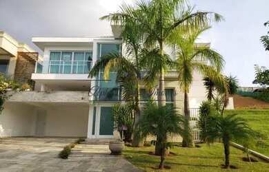 Imagem: A casa em condomínio possui 4 Dormitórios, 5 Banheiros, 4