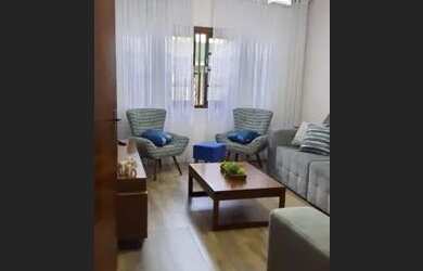 Imagem: A casa possui 3 Dormitórios, 2 Banheiros, 2 Vagas na garagem