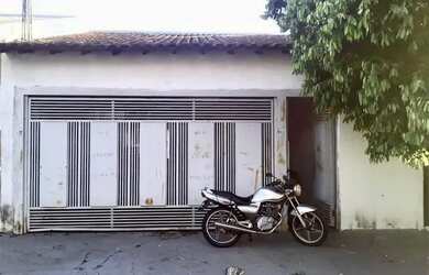 Imagem: A casa possui 2 Dormitórios, 1 Banheiro e 191m² de Área e