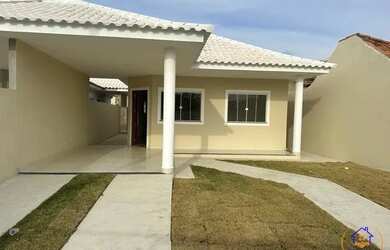 Imagem: A casa possui 3 Dormitórios, 2 Banheiros, 90m² de Área e