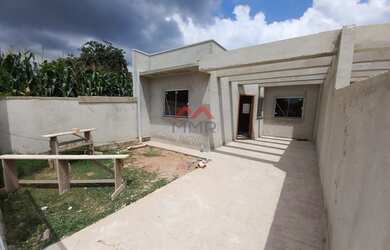 Imagem: A casa possui 3 Dormitórios, 1 Banheiro, 2 Vagas na garagem