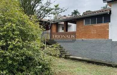 Imagem: A casa possui 2 Dormitórios, 3 Banheiros, 4 Vagas na garagem