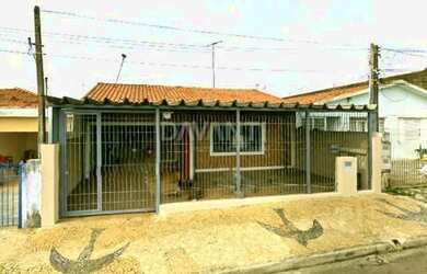 Imagem: A casa possui 3 Dormitórios, 2 Banheiros, 3 Vagas na garagem