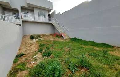 Imagem: A casa possui 3 Dormitórios, 1 Banheiro, 2 Vagas na garagem