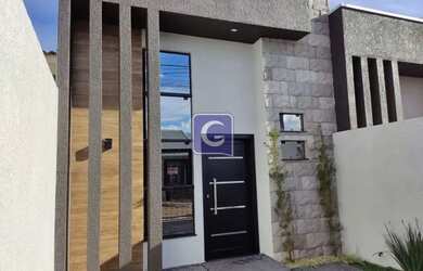 Imagem: A casa possui 3 Dormitórios, 2 Banheiros, 4 Vagas na garagem