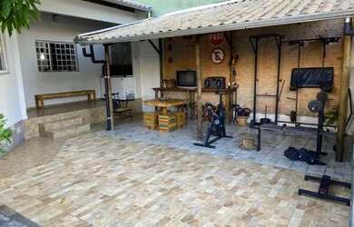 Imagem: A casa possui 5 Dormitórios, 4 Banheiros, 5 Vagas na garagem