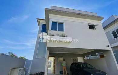 Imagem: A casa possui 3 Dormitórios, 5 Banheiros, 2 Vagas na garagem