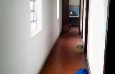 Imagem: A casa possui 2 Dormitórios, 2 Banheiros, 2 Vagas na garagem