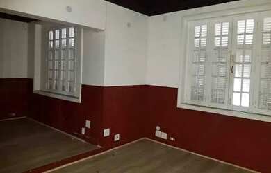 Imagem: A casa possui 5 Dormitórios, 3 Banheiros, 2 Vagas na garagem