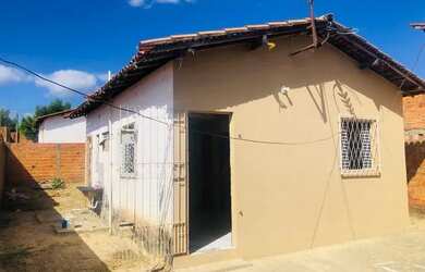 Imagem: A casa possui 2 Dormitórios, 1 Banheiro, 1 Vaga na garagem