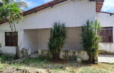 Imagem: A casa possui 2 Dormitórios, 2 Banheiros, 5 Vagas na garagem