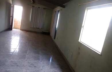 Imagem: A casa possui 2 Dormitórios, 1 Banheiro, 3 Vagas na garagem