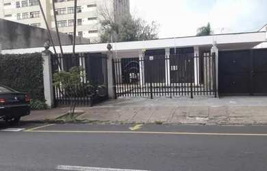 Imagem: O depósito possui 5 Vagas na garagem e 550m² de Área e está