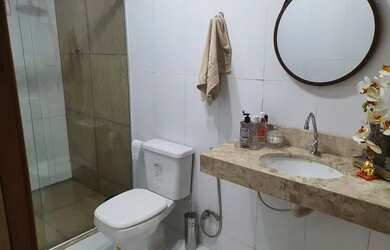 Imagem: A casa possui 3 Dormitórios, 2 Banheiros, 3 Vagas na garagem