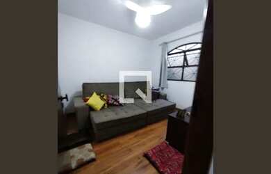 Imagem: A casa possui 3 Dormitórios, 1 Banheiro, 3 Vagas na garagem