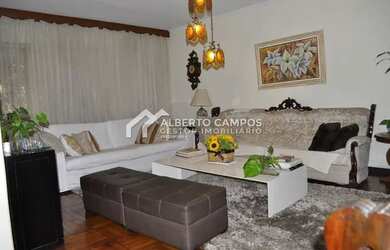 Imagem: A casa possui 5 Dormitórios, 4 Banheiros, 5 Vagas na garagem