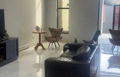 Imagem: A casa em condomínio possui 4 Dormitórios, 3 Banheiros, 2