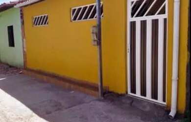 Imagem: A casa possui 2 Dormitórios, 2 Banheiros, 1 Vaga na garagem