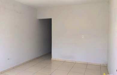 Imagem: A casa possui 2 Dormitórios, 1 Banheiro, 2 Vagas na garagem