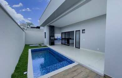 Imagem: A casa possui 3 Dormitórios, 3 Banheiros, 2 Vagas na garagem