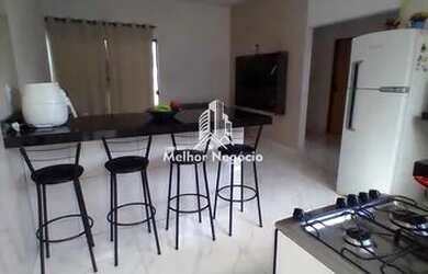 Imagem: A casa possui 2 Dormitórios, 2 Banheiros, 4 Vagas na garagem