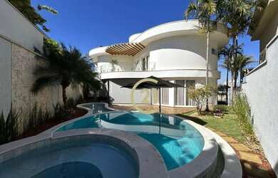 Imagem: A casa em condomínio possui 4 Dormitórios, 5 Banheiros, 5