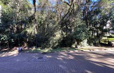 Imagem: O terreno possui 724m² de Área e está localizado em Canela
