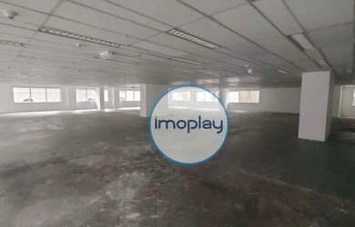 Imagem 4: Conjunto comercial com 1024m² vão livre, com piso elevado, 04 banheiros,...