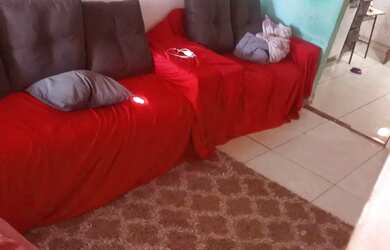 Imagem: A casa possui 3 Dormitórios, 2 Banheiros e está localizado