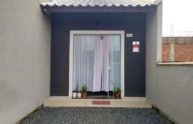 Imagem: A casa possui 2 Dormitórios, 1 Banheiro, 3 Vagas na garagem