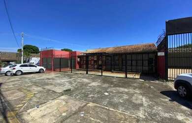 Imagem: O depósito possui 5 Vagas na garagem, 143m² de Área e está