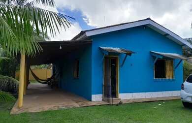 Imagem: A casa possui 2 Dormitórios, 2 Banheiros, 4 Vagas na garagem