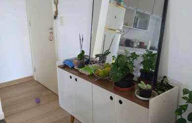 Imagem: O apartamento possui 2 Dormitórios, 1 Banheiro, 1 Vaga na garagem