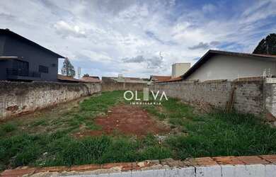 Imagem: O terreno possui 672m² de Área e está localizado em Parque